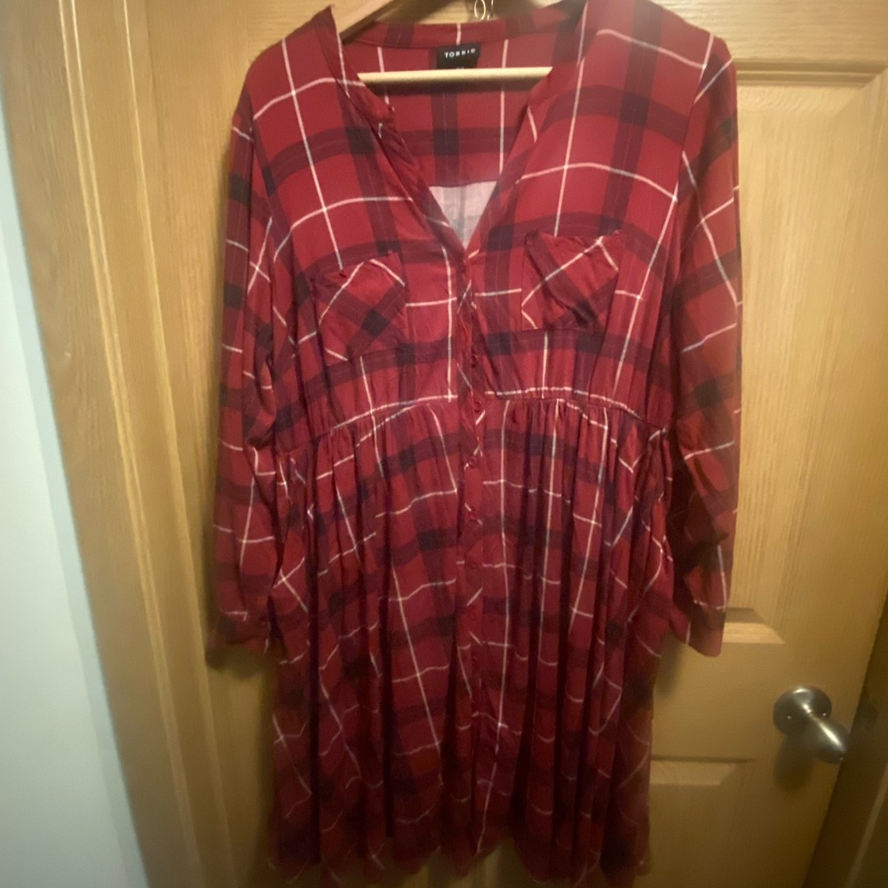 Torrid 00 M/L Sz 10 red plaid button up shirt dress with pockets. Gently used